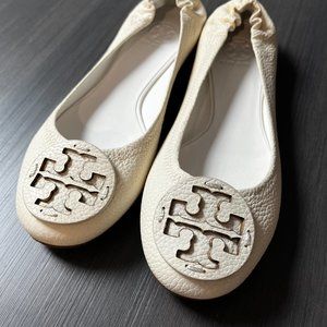 Tory Burch White Pebbled Leather Reva Logo Ballet Flats Size 8.5 NWOT